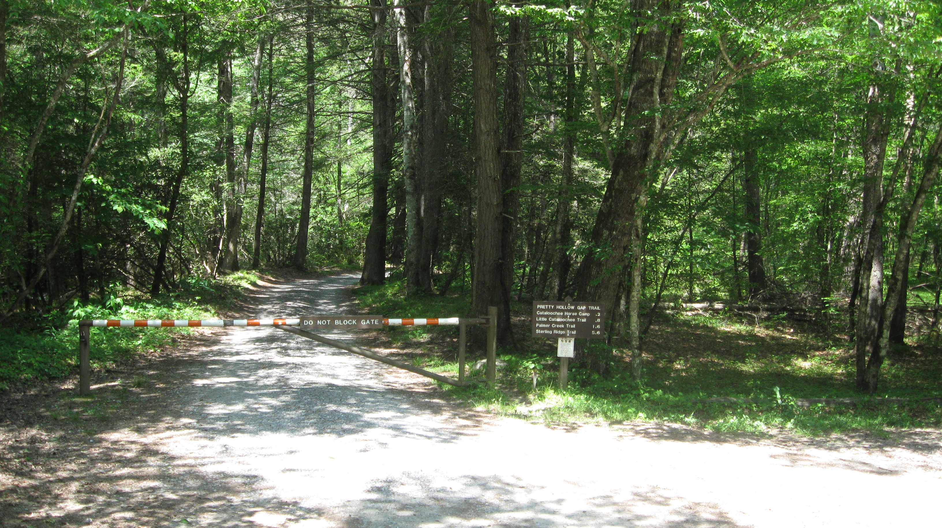 Pretty Hollow Gap trailhead